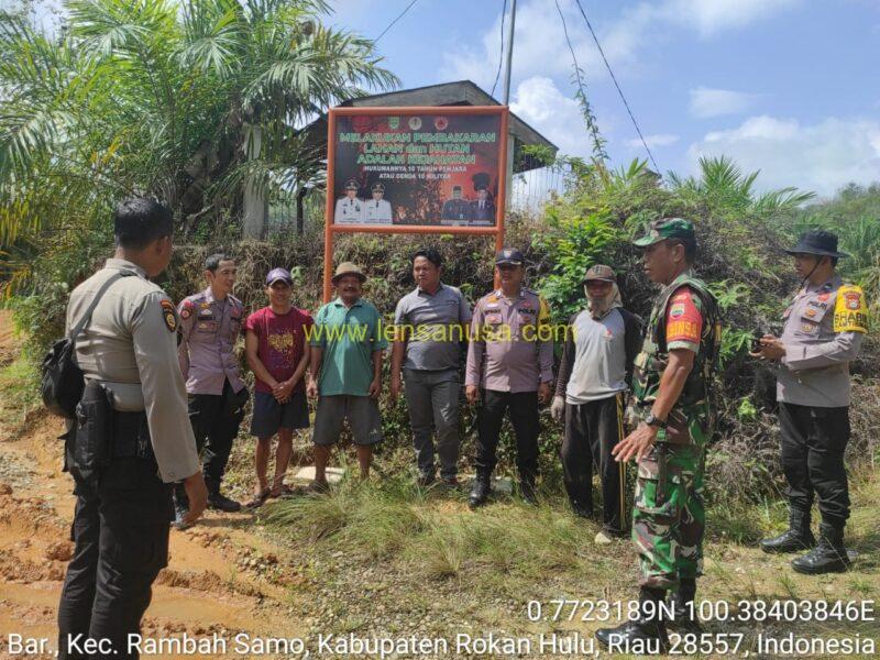 Personil Polsek Rambah Samo bersama TNI mengelar patroli bersama Di Desa Marga Mulya Dan Sungai Salak