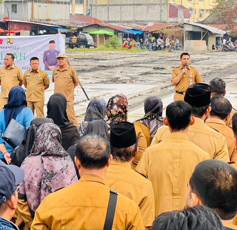 Disperindag Kota Pekanbaru menggelar apel pagi, di Pasar Cik Puan.