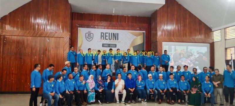 Foto Bersama Reuni 30 Tahun di SMKN Pekanbaru