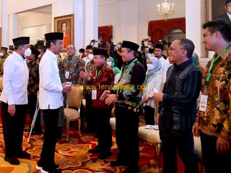Gubernur Riau Syamsuar (Ketiga Kanan) Diundangg Secara Resmi Oleh Presiden Republik Indonesia Joko Widodo ke Istana Negara Jakarta, Selasa (28/3/2023).