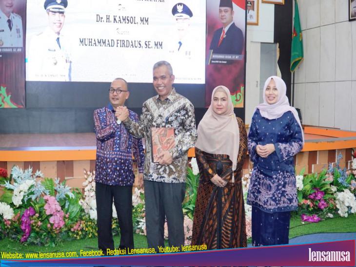 Muhammad Firdaus SE.MM dDan Dr. H. Kamsol, MM Lakukan Pisah Sambut.