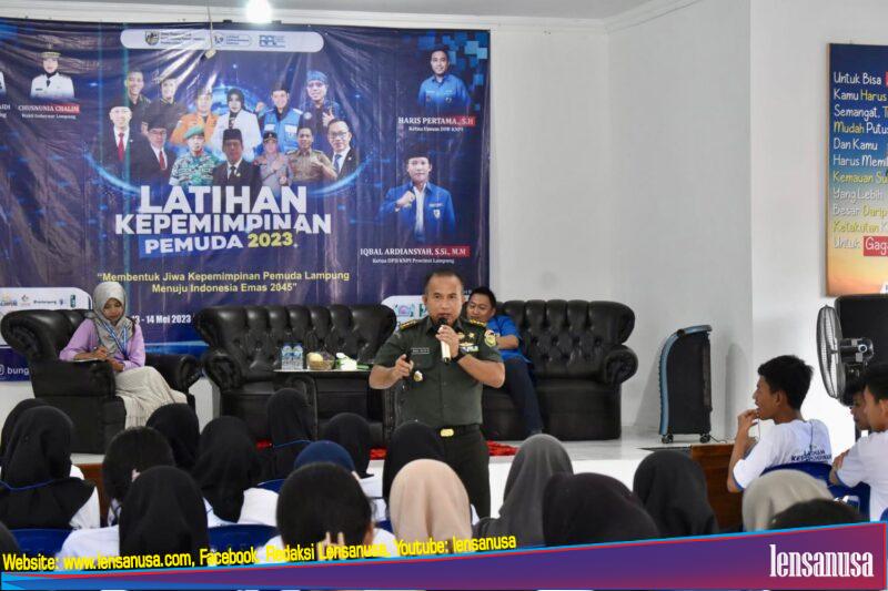 Kasiter Kasrem 043/Gatam Kolonel Inf Risa Wilsi S.H., M,H., menghadiri latihan Kepemimpinan bagi pemuda