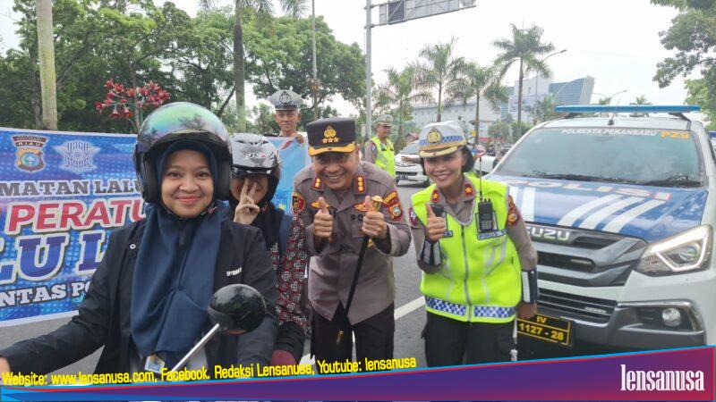 Kapolresta Pekanbaru, Kombes Pol Jefri RP Siagian bersama Kasat Lantas, Kompol Birgitta Atvina, Selasa (23/05/2023) pagi
