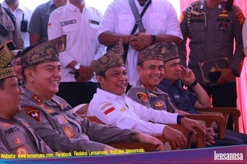 Pj Wali Kota Pekanbaru Muflihun Mengikuti Apel Akbar Launching pPolisi RW Polresta.