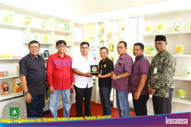 Dalam upaya Meningkatkan Produk Yang Bernilai Jual Bagi Industri Kecil Menengah (IKM), Komisi III DPRD Kabupaten Bengkalis Kerdiskusi ke Rumah Kemasan Dinas Perindag Kota Pekanbaru.