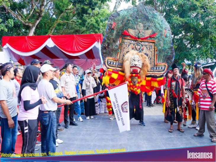 PJ Bupati Kampar Lepas Kirab Dan Jalan Santai Gebyar Budaya 2023.