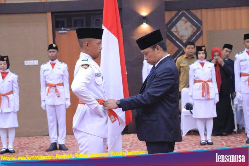 Pj Wali Kota Pekanbaru, Muflihun Memimpin Langsung Upacara Pengukuhan Pasukan Pengibar Bendera Pusaka (Paskibraka) Kota Pekanbaru.