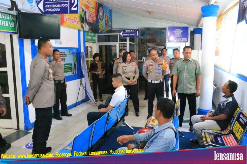 Foto : Kapolres Labuhanbatu AKBP James Hasudungan Hutajulu Saat Menerima Kunjungan Tim Survei Dari Polda Sumut, Jumat (8/9/2023).