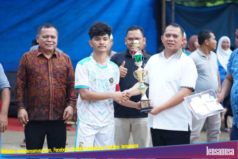 Bupati Labuhanbatu dr. H. Erik Adtrada Ritonga, MKM Saat Menyaksikan Laga Final Turnamen Futsal Purwosari Cup 2023