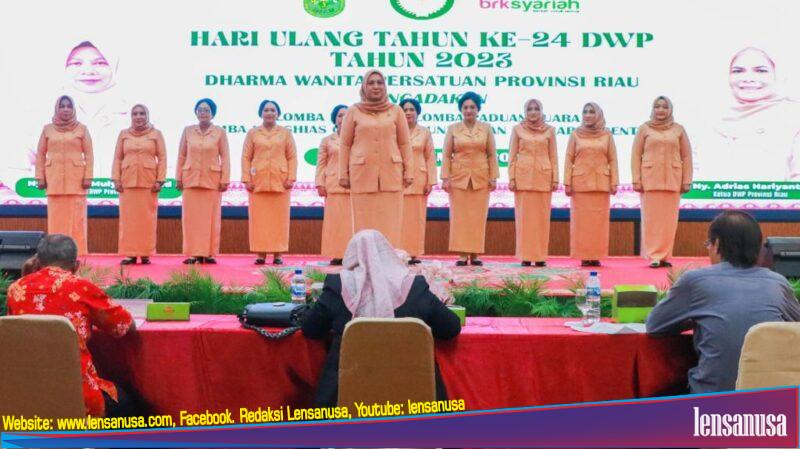 DWP Kota Pekanbaru mengikuti lomba paduan suara level tingkat Provinsi Riau di Aula Dang Merdu, Gedung Menara Bank Riau Kepri