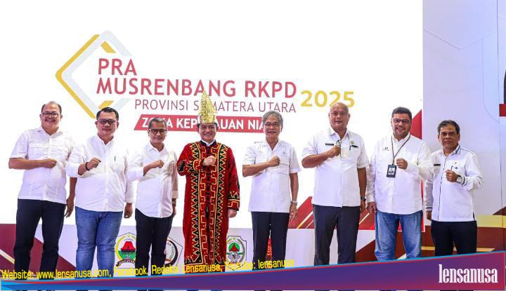 FOTO : Penjabat (Pj) Gubernur Sumatera Utara (Sumut) Hassanudin membuka secara resmi kegiatan Pra Musrembang Rencana Kerja Pemerintah Daerah (RKPD) Provinsi Sumut tahun 2025, Zona Kepulauan Nias di Aula STT Sunderman, Gunungsitoli, Rabu (24/1).