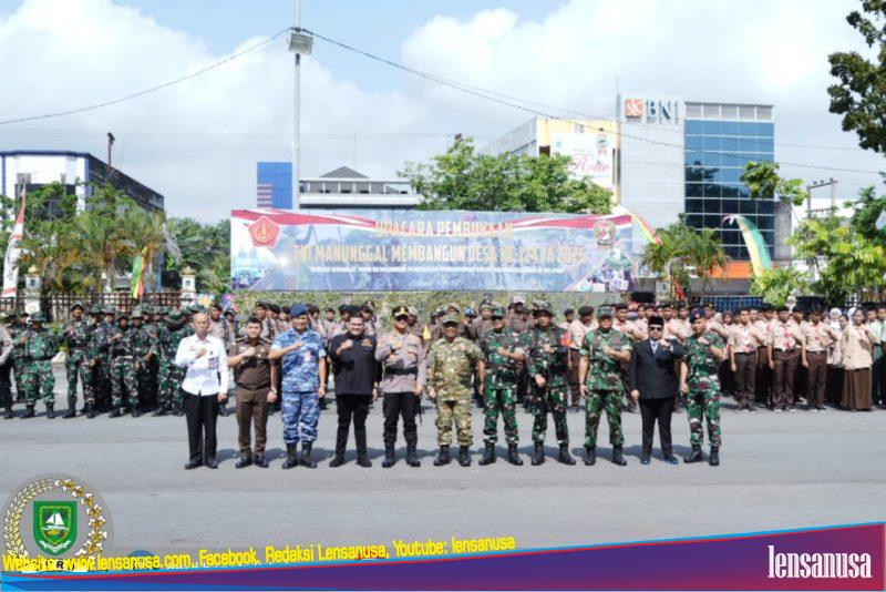 Foto: Pimpinan DPRD saat Foto Bersama pada Pembukaan TNI Manunggal Membangun Desa (TMMD) ke-124 Tahun 2025