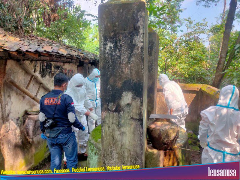 Jenasah korban di evakuasi oleh tim ambulan PMI Kapanewon Sedayu.