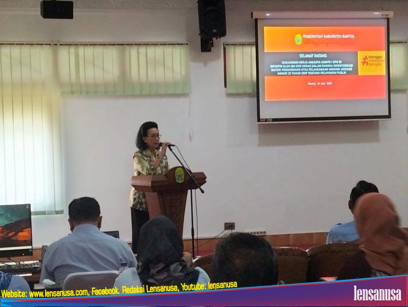 Wakil ketua DPD RI GKR Hemas memberikan sambutan dalam kegiatan kunjungan kerja