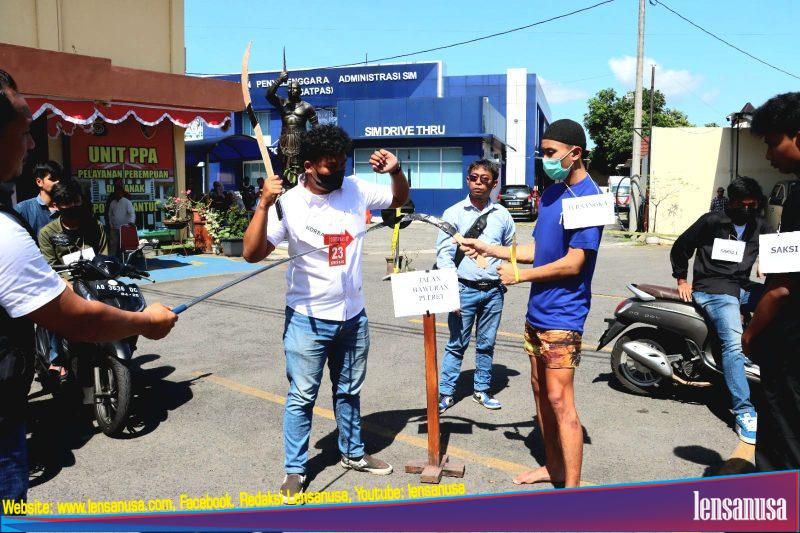 Tersangka NA lakukan adegan peristiwa duel maut yang mengakibatkan korban Tewas
