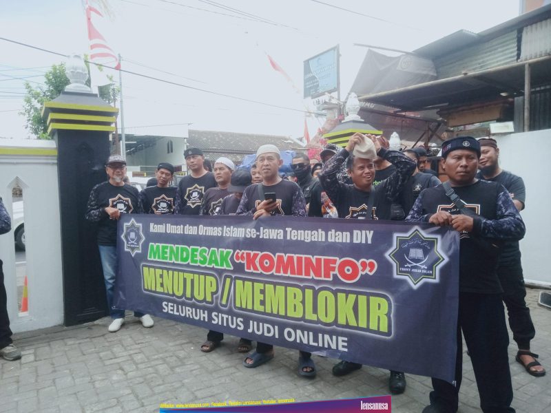 Ratusan Massa FJI datangi kantor BPSDMP Kominfo Yogyakarta.(Foto.Menchoyulianto).