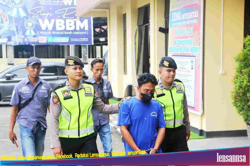 Pelaku digelandang Petugas Kepolisian (Foto.Humas Polres Bantul).