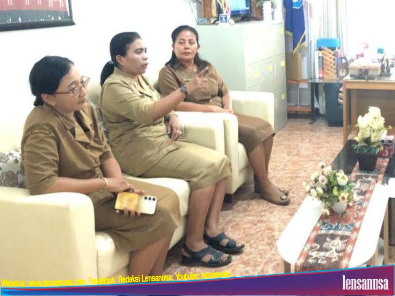 Foto: Dokumentasi pihak SMAN 1 Waingapu saat oknum Pengawas Dinas Pendidikan NTT menunjuk-nunjuk tim media, bersumber dari laman Fb akun