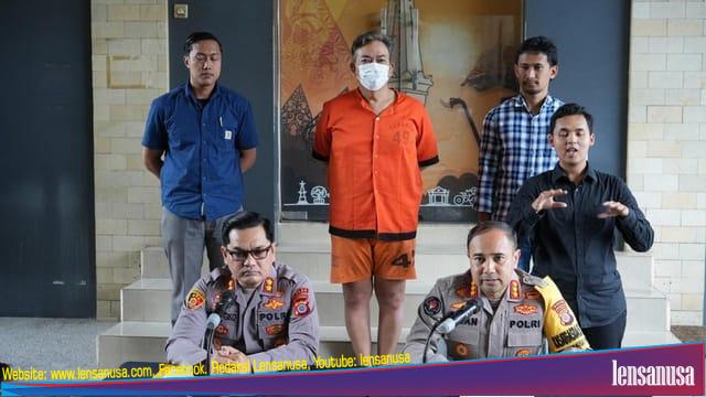 Tersangka (baju orange) dihadirkan dalan conference pers di Mapolda DIY.(Foto Humas Polda DIY)
