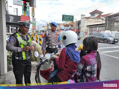 Petugas satlantas polres Bantul berikan edukasi dan teguran saat giat operasi Progo (foto Humas Polres Bantul)