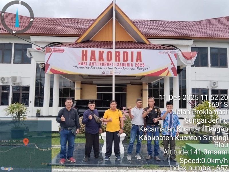 Foto: Tim DPD LSM PENJARA INDONESIA Provinsi Riau saat berkunjung ke Kajari Kuansing, (11/12/25).