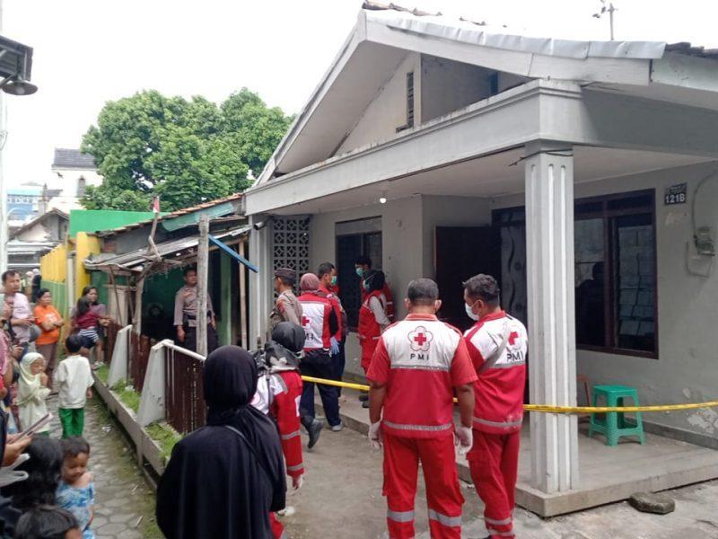 Suasana di TKP penemuan mayat pemilik warung pecel lele (Foto/Dok.PoskoPMIBantul)