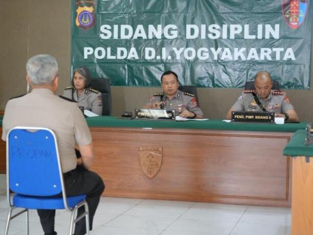 Eks Kapolresta Sleman saat menjalani sidang disiplin (FotoIstw)