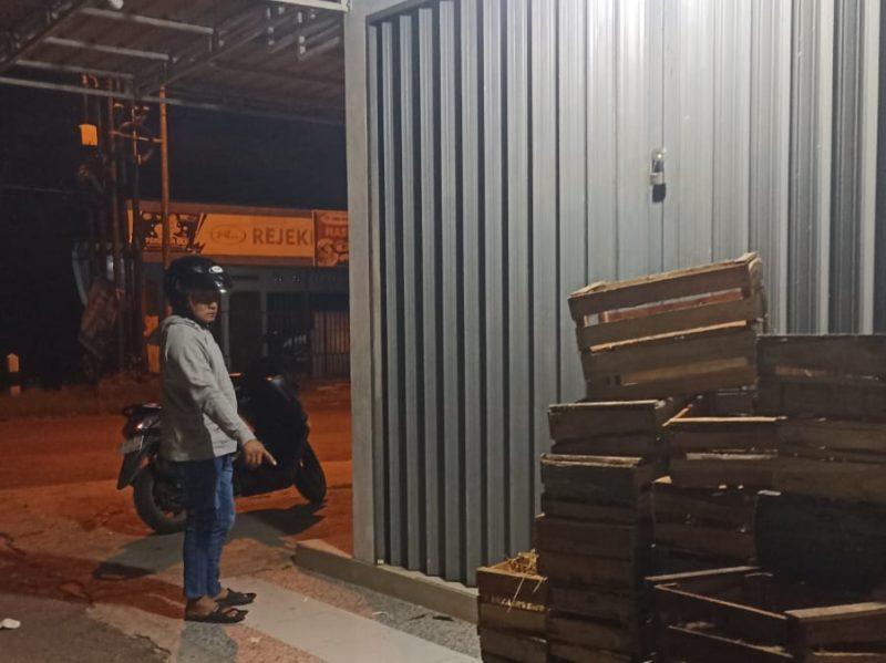 Lokasi parkir sepeda motor sebelum raib digondol maling (Foto/Dik Humaspolres)