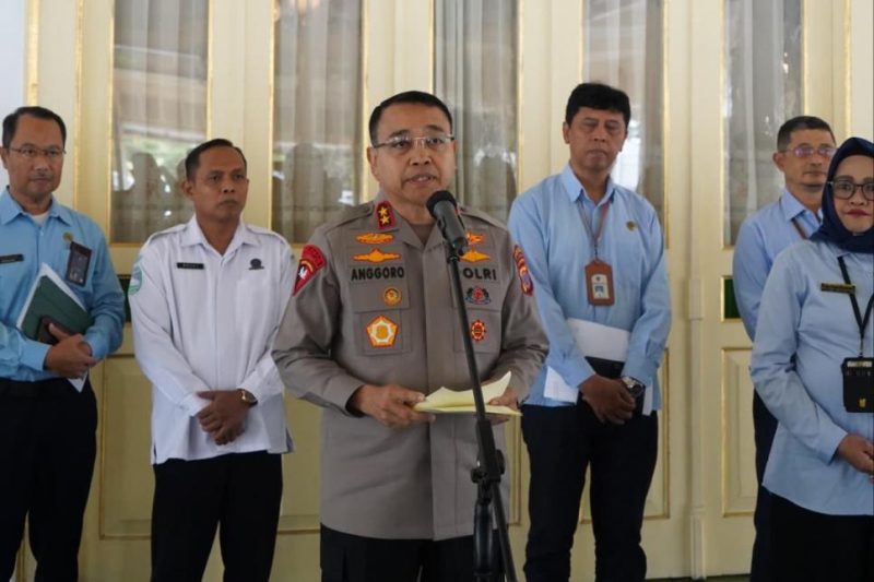 Kapolda DIY saat memberikan keterangan kepada awak media usai rapat kordinasi bersama Pemda DIY. (Foto/Dok.Bidhumas)