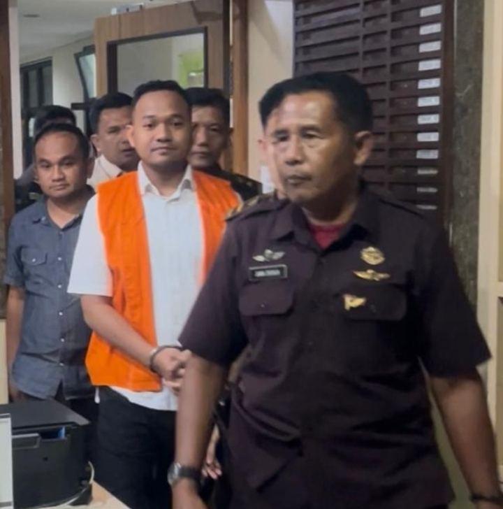 Tersangka RA dingelandang ke Rutan Wirogunan Yogyakarta (Ket.Foto)