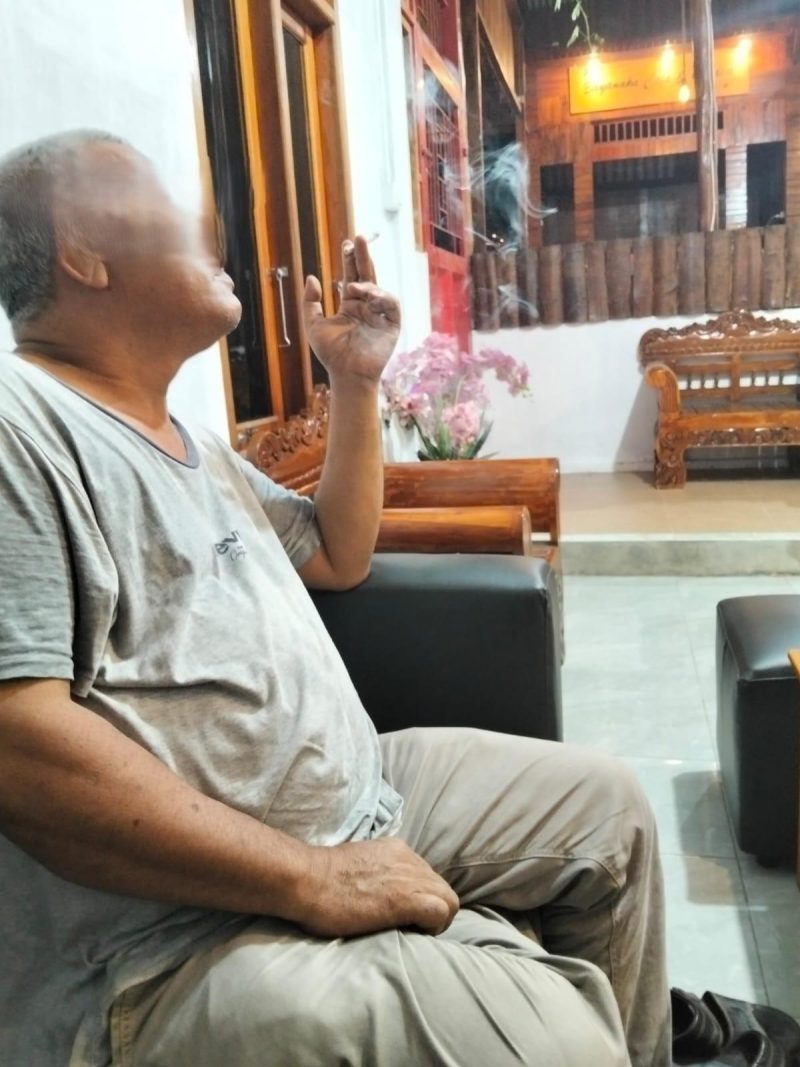 Foto: Oknum inisial Kasno diduga yang mengkondisikan sejumlah Wartawan.